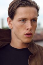 Harris Dickinson; Londra,İngiltere doğumlu İngiliz  oyuncu