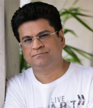 Kumar Sadhuram Taurani; Mumbai, Maharaştra, Hindistan doğumlu Kumar S. Taurani olarak da bilinen Hint yapımcı