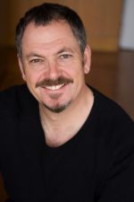 Peter Elliott; oyuncu, danışman, kurgucu