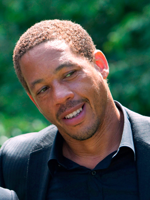JoeyStarr; Didier Morville, Joey Starr olarak da bilinen Fransız oyuncu, besteci