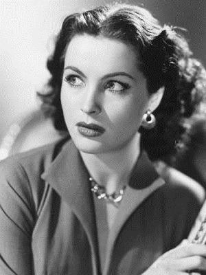 Yvonne Furneaux; Yvonne Élisabeth Scatcherd olarak da bilinen Fransız oyuncu