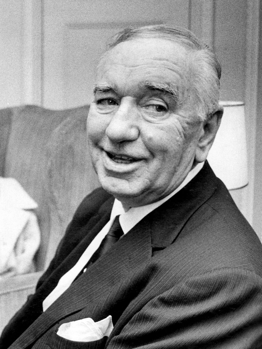 Busby Berkeley; Los Angeles, Kaliforniya, ABD doğumlu Amerikalı müzikal koreograf oyuncu, yönetmen