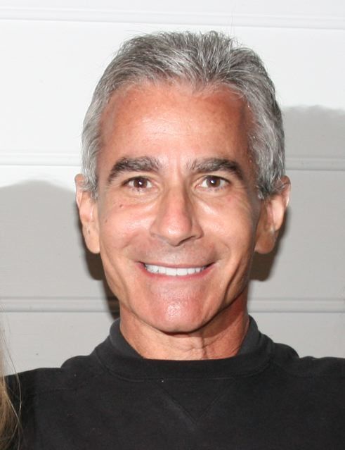 Robert Hakim; İskenderiye, Mısır doğumlu Mısırlı yapımcı