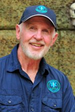 Bob McCarron; Hammersmith,Londra,İngiltere doğumlu Robert McCarron, Dr. Bob olarak da bilinen İngiliz  makyaj sanatçısı