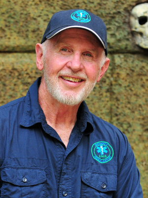 Bob McCarron; Hammersmith,Londra,İngiltere doğumlu Robert McCarron, Dr. Bob olarak da bilinen İngiliz  makyaj sanatçısı