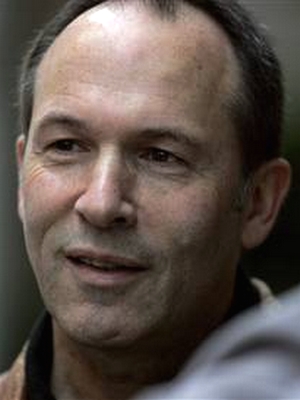 Matthew Chapman; senarist, uygulayıcı yapımcı, yönetmen