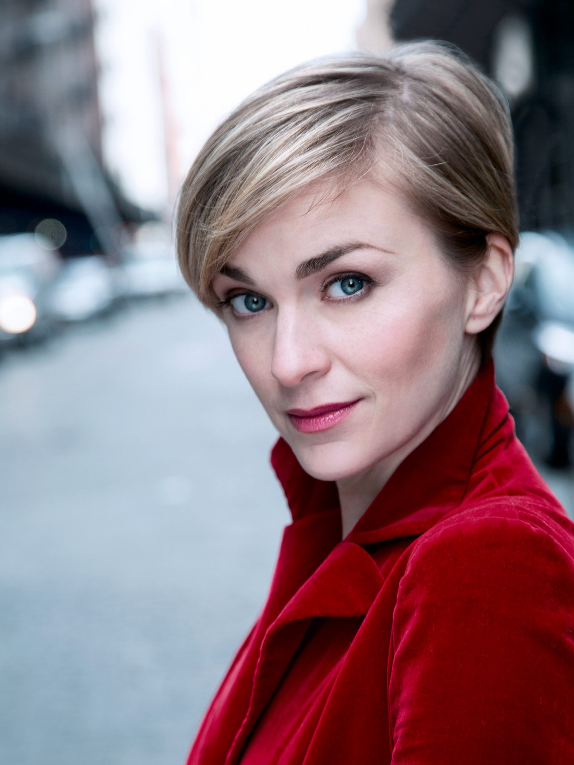 Lisa O'Hare; Morecambe,Lancashire,İngiltere doğumlu İngilizşarkıcıoyuncu