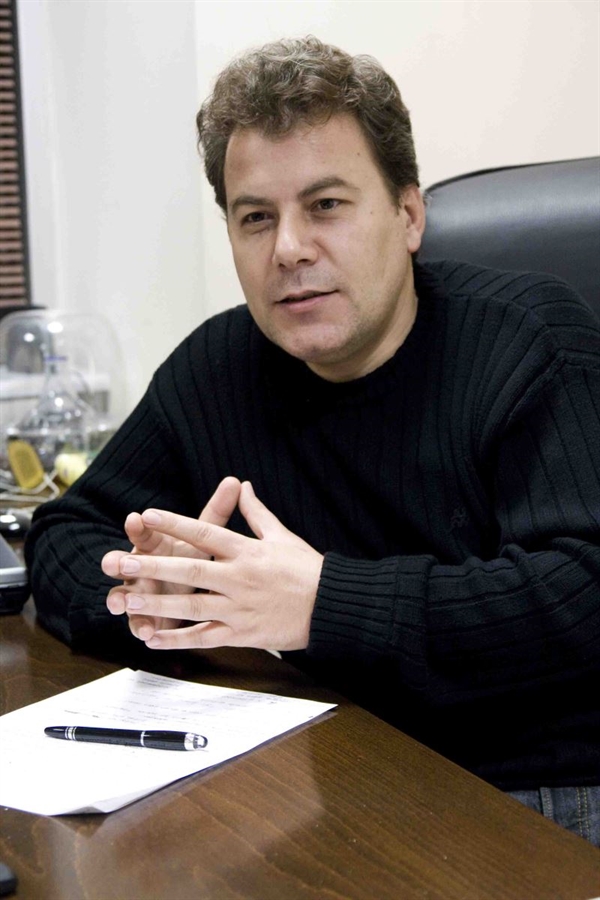 Süleyman Çobanoğlu; Afyonkarahisar, Türkiye doğumlu Türk senarist, yapımcı