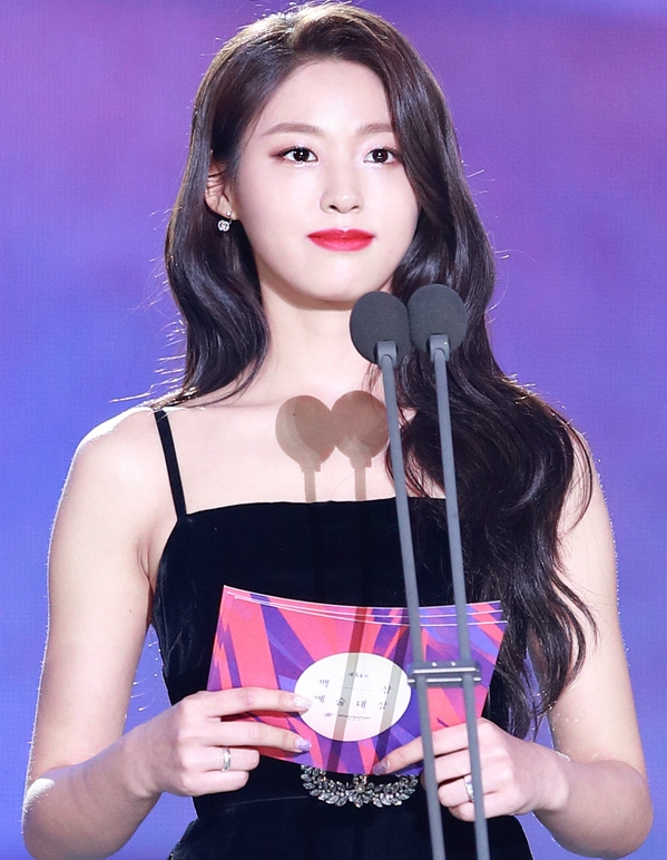 Kim Seol-Hyun; Bucheon, Güney Kore doğumlu Kim Seol Hyun, Seol-Hyun Kim  olarak da bilinen Güney Korelişarkıcı oyuncu