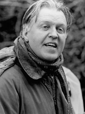 Pat O'Connor; İrlandalı  yönetmen