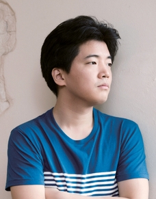 Jung Huh; Güney Kore doğumlu Huh Jung olarak da bilinen Güney Koreli yazar, yönetmen