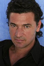 Julio Medem; San Sebastián, Guipúzcoa, Bask Bölgesi, İspanya doğumlu Julio Medem Lafont olarak da bilinen İspanyol yönetmen, senarist, genel yayın yönetmeni