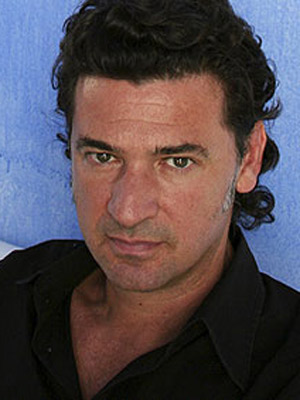 Julio Medem; San Sebastián, Guipúzcoa, Bask Bölgesi, İspanya doğumlu Julio Medem Lafont olarak da bilinen İspanyol yönetmen, senarist, genel yayın yönetmeni