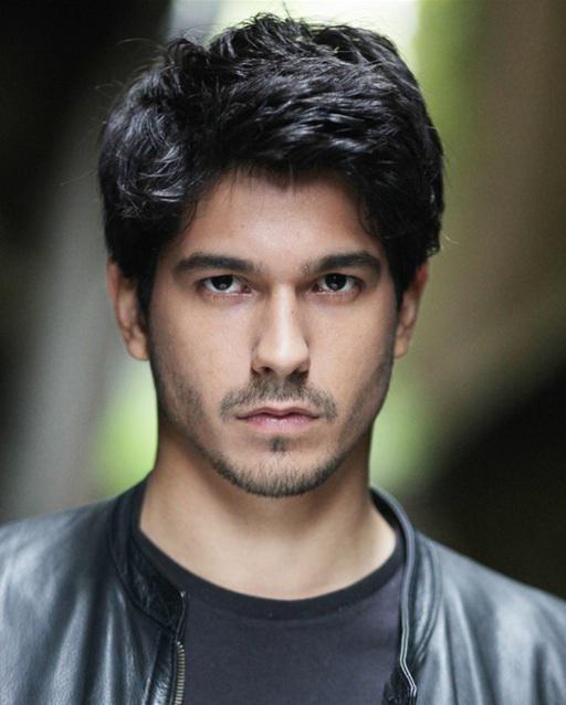 Kevin Dargaud; Réunion, Fransa doğumlu Vinnie Dargaud olarak da bilinen Fransız oyuncu