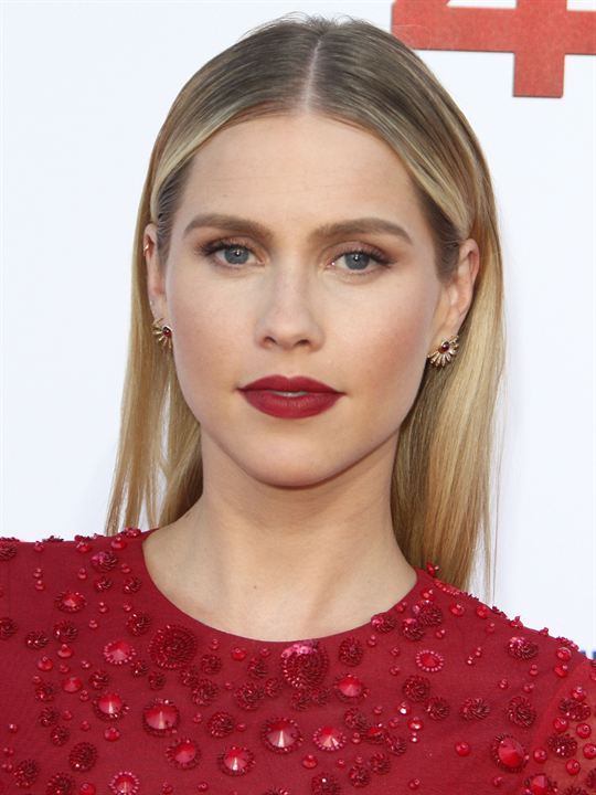 Claire Holt; Brisbane, Queensland, Avustralya doğumlu Avustralyalı oyuncu