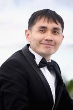 Adilkhan Yerzhanov; Jezkazgan, Kazakistan doğumlu Kazak kurgucu, senarist, yönetmen