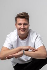 Matoma; Åsnes,Norveç doğumlu Tom Stræte Lagergren olarak da bilinen Norveçlitema müziği sanatçısı, djbesteci