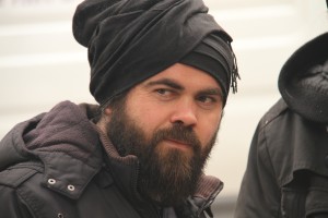 İzzet Özkaya; Türk besteci, ışık şefi