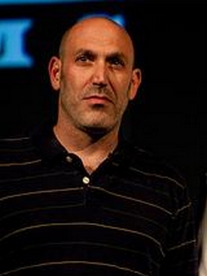 John Hyams; Amerikalı yönetmen, senarist, genel yayın yönetmeni