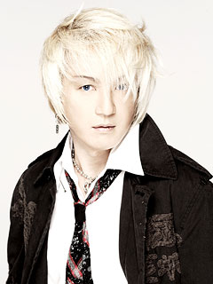 Daisuke Asakura; Tait?, Tokyo, Japonya doğumlu Japon müzisyen