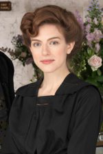 Aisling Loftus; Nottingham,Nottinghamshire,İngiltere doğumlu İngiliz  oyuncu