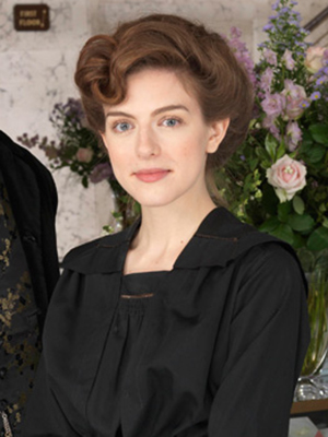 Aisling Loftus; Nottingham,Nottinghamshire,İngiltere doğumlu İngiliz  oyuncu