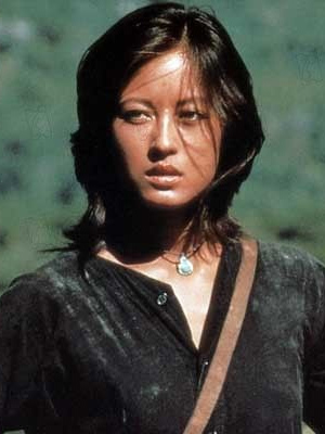 Julia Nickson; Singapurlu oyuncu