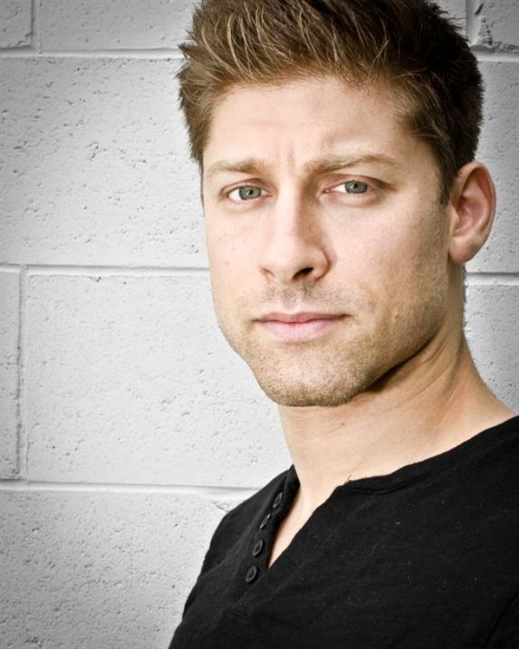 Alain Moussi; Librevil, Gabon doğumlu Gabonlu oyuncu, dublör