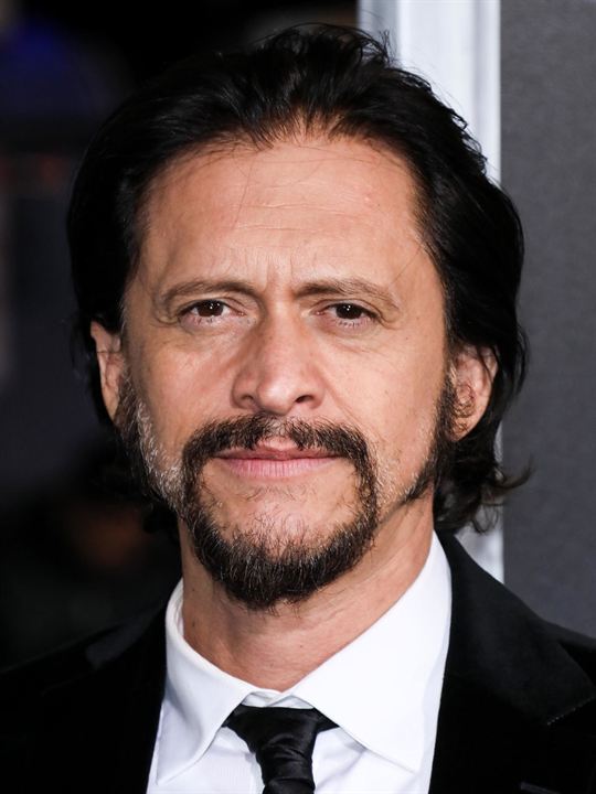 Clifton Collins Jr.; Clifton Craig Collins Jr., Clifton Gonzales Gonzales, Clifton Gonzalez Gonzalez olarak da bilinen Amerikalı oyuncu