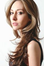 Sarah Natochenny; oyuncu