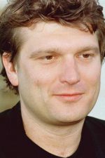 Peter Cattaneo; Twickenham,Londra,İngiltere doğumlu Peter Joseph Cattaneo olarak da bilinen İngiliz  yönetmen