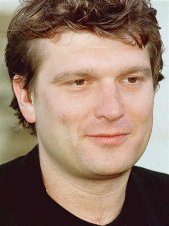 Peter Cattaneo; Twickenham,Londra,İngiltere doğumlu Peter Joseph Cattaneo olarak da bilinen İngiliz  yönetmen