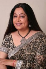 Kiron Kher; Kiran Thakar Singh olarak da bilinen Hint oyuncu