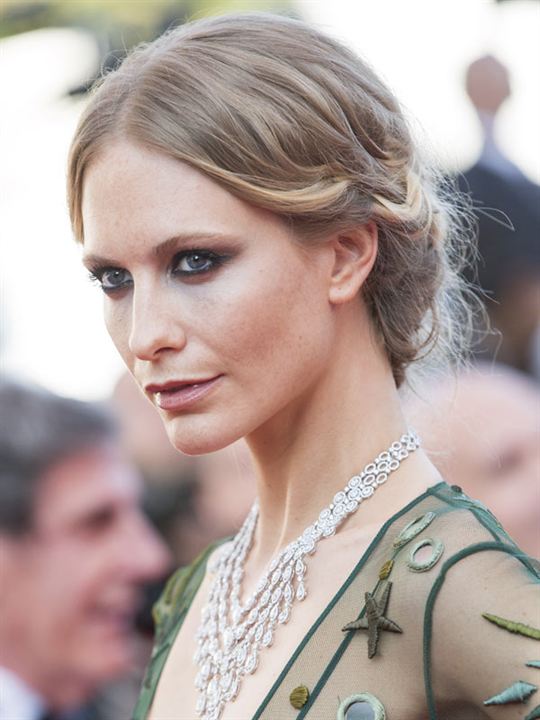 Poppy Delevingne; Londra,İngiltere doğumlu İngiliz  oyuncu