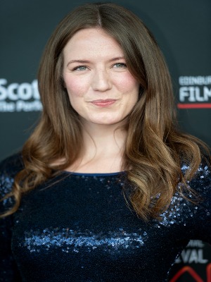 Mhairi Calvey; İngiliz  oyuncu