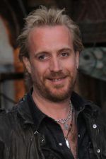 Rhys Ifans; Haverfordwest,Pembrokeshire,Galler doğumlu İngiliz  oyuncu