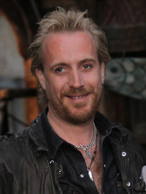 Rhys Ifans; Haverfordwest,Pembrokeshire,Galler doğumlu İngiliz  oyuncu