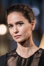 Katherine Waterston; Westminster,Londra,İngiltere doğumlu Katherine Boyer Waterston olarak da bilinen İngiliz  oyuncu