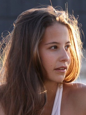 Irene Escolar; Madrid, İspanya doğumlu Irene Escolar Navarro olarak da bilinen İspanyol oyuncu