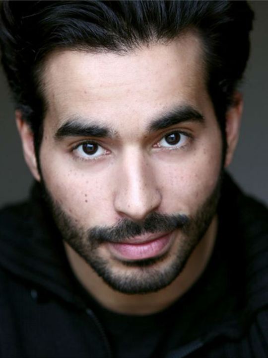 Naby Dakhli; Hint oyuncu