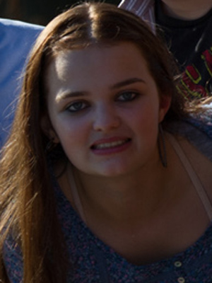 Laine MacNeil; Kanadalı  oyuncu