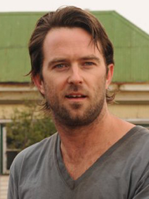 Sullivan Stapleton; Avustralyalı oyuncu