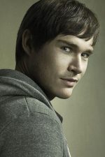 Sam Underwood; Woking,Surrey,İngiltere doğumlu İngiliz  oyuncu