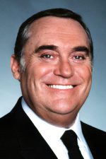 Christopher Hewett; Worthing,Sussex,İngiltere doğumlu İngiliz  oyuncu