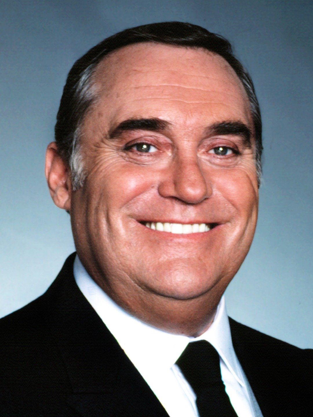 Christopher Hewett; Worthing,Sussex,İngiltere doğumlu İngiliz  oyuncu