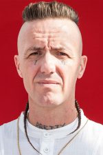 Watkin Tudor Jones Jr.; Johannesburg, Güney Afrika doğumlu Ninja Visser, Ninja olarak da bilinen Güney Afrikalırapçi oyuncu