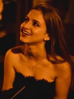 Ariella Paradise; oyuncu