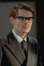 Julian Rhind-Tutt; West Drayton,Londra,İngiltere doğumlu İngiliz  oyuncu