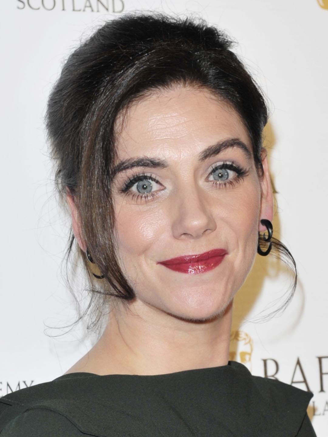 Neve McIntosh; Paisley,Renfrewshire,İngiltere doğumlu İskoç  oyuncu