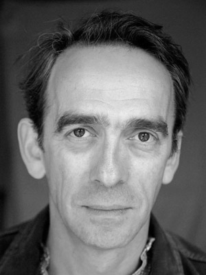 Adrian Schiller; Londra,İngiltere doğumlu İngiliz  oyuncu